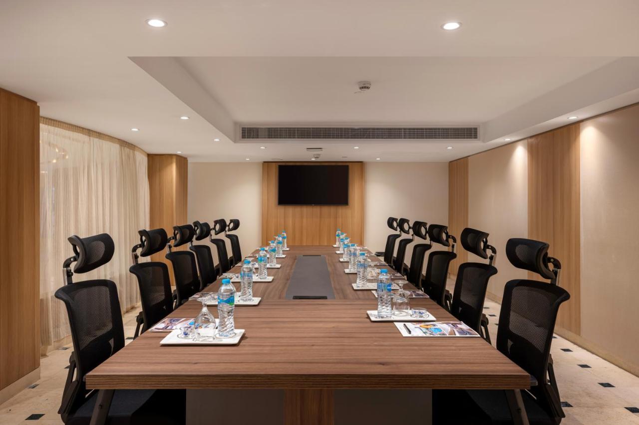 Steigenberger Nile Palace Luxor - Convention Center Exterior foto Meeting room