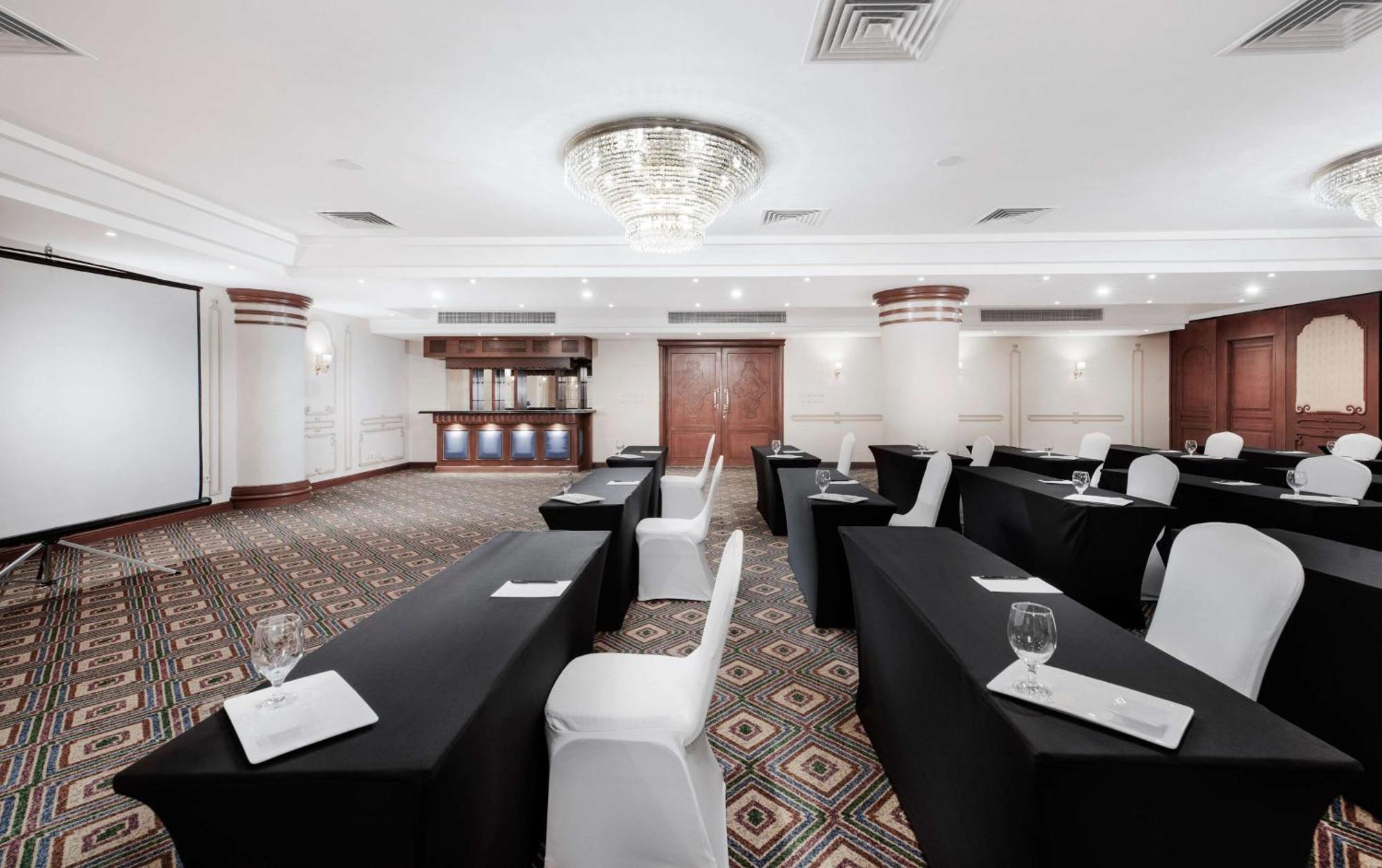 Steigenberger Nile Palace Luxor - Convention Center Exterior foto Meeting room