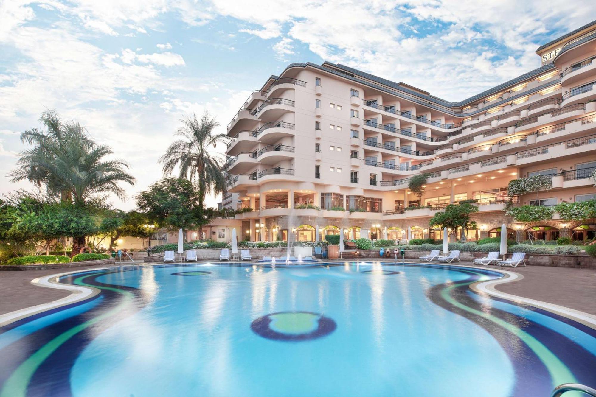 Steigenberger Nile Palace Luxor - Convention Center Exterior foto The Royal